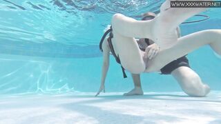 Minnie Manga being fucked in the pool