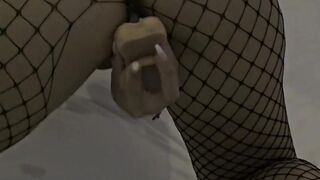Pido que me grabe a mi hermanastro mientras me toco y monto mi polla
