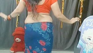 Hot Indian Desi Bhabhi P-pihu Wearing Saree Big Boobs Danc